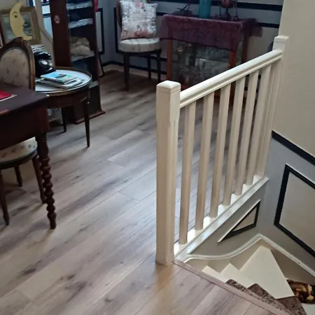 Des Chats Πανσιόν 4*